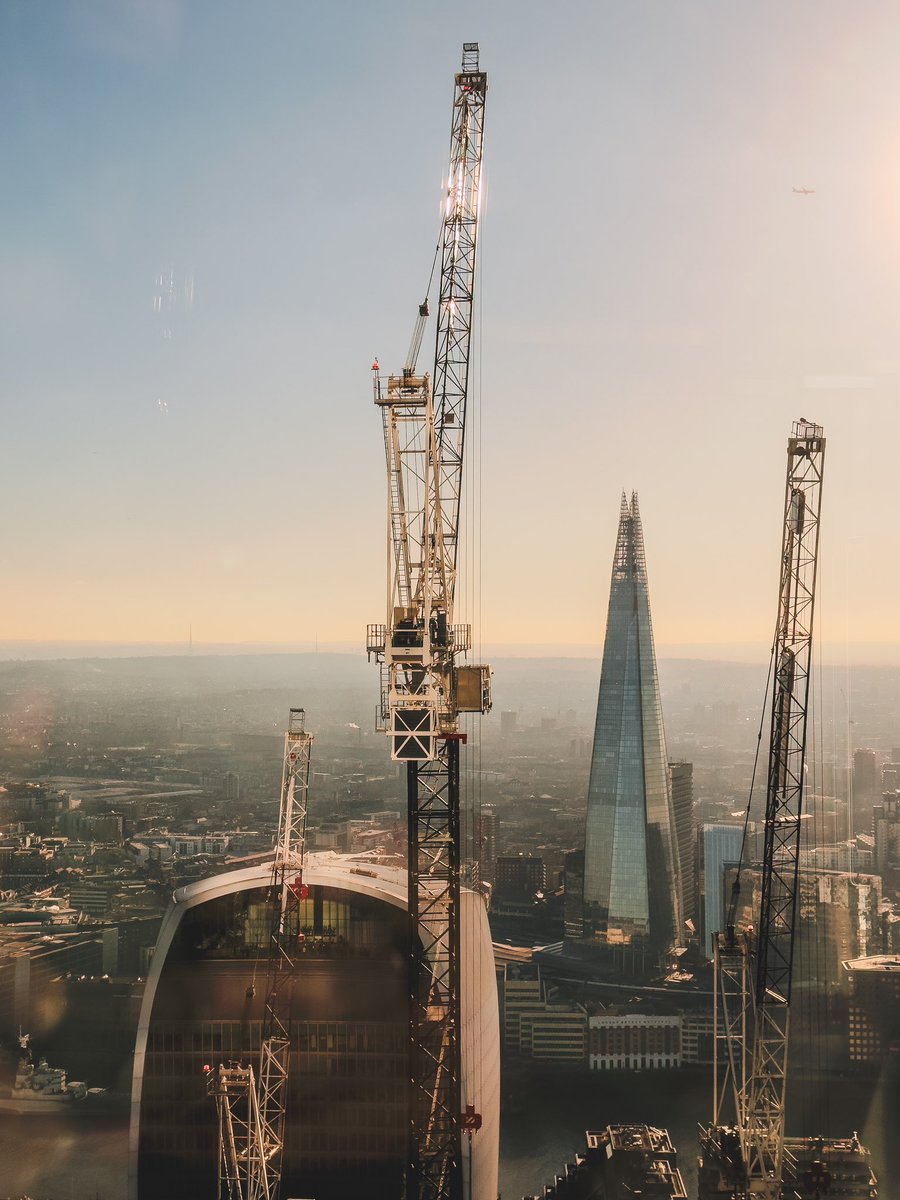 A London Hour [1]

#thelookout #8bishopsgate #photography #london #cityscape #skyline #thecityoflondon