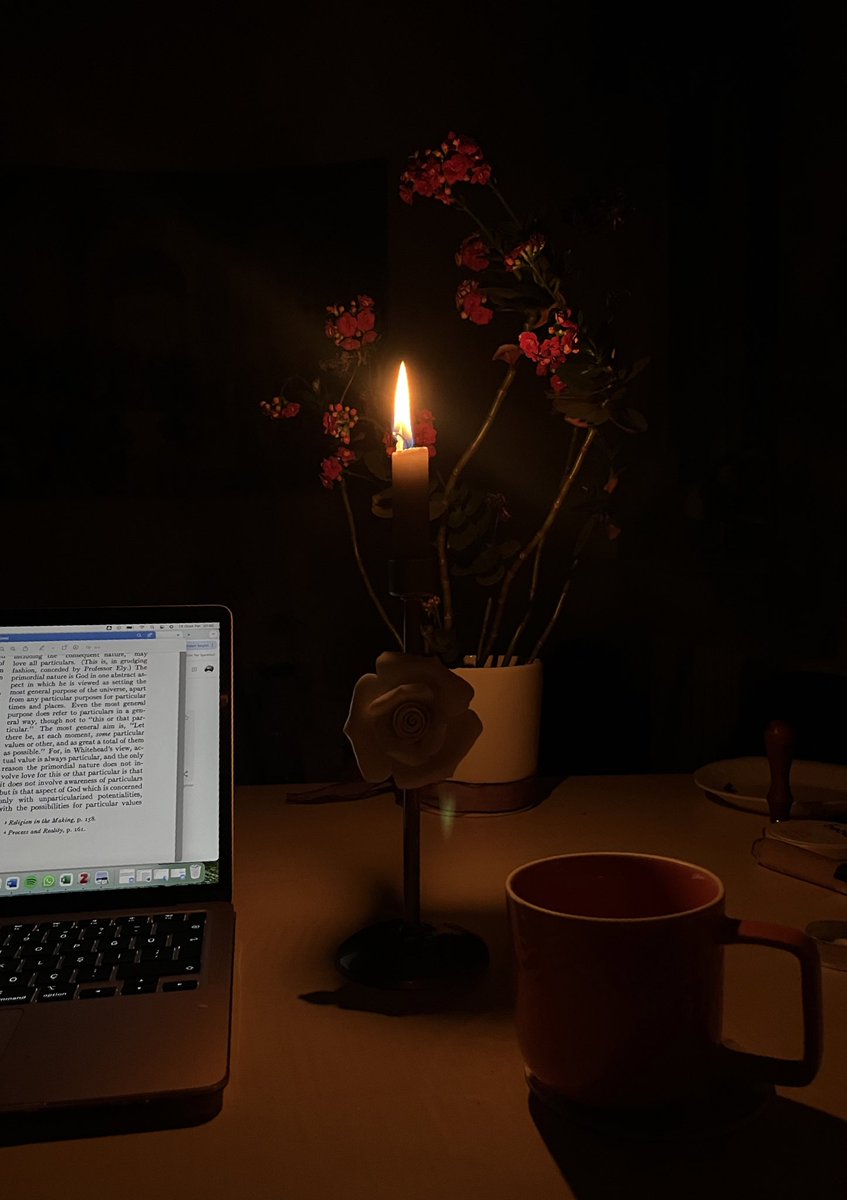 Busranurtutuk's tweet photo. hot coffee, cold night, shine in the darkness, and philosophy as a way of life https://t.co/ShvGIb8DbB