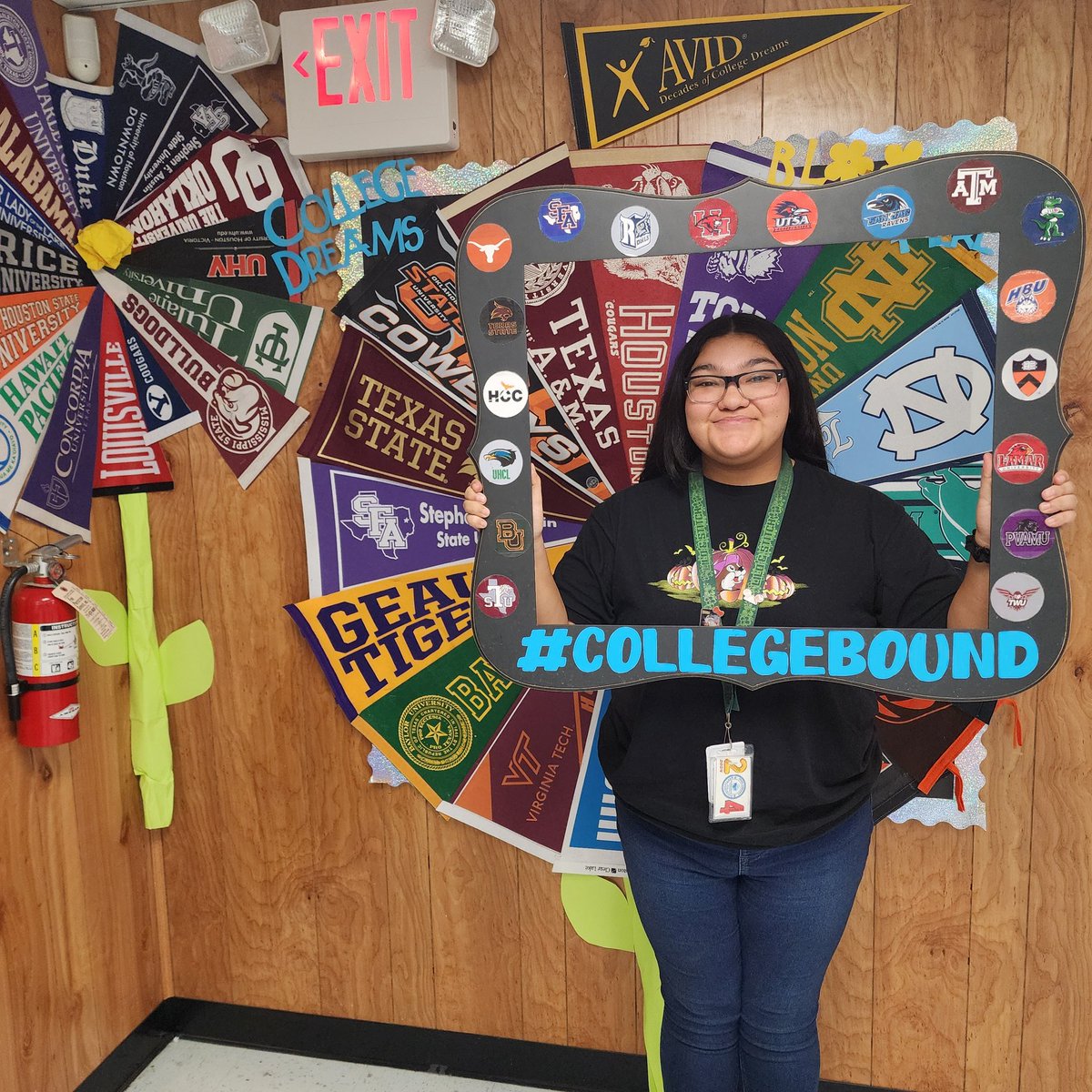 Can we get a mic drop for this young lady?🎤  Today she told me she received a total of $155,200 in scholarships from Missouri-St. Louis,  Central Missouri  &amp; Univ of the Pacific!! Way to go Vivian!!! 🔥 🙌 #srhsavid #avidrocks <a href="/AVID4College/">AVID</a> <a href="/SamRayburn_HS/">Sam Rayburn High School</a>