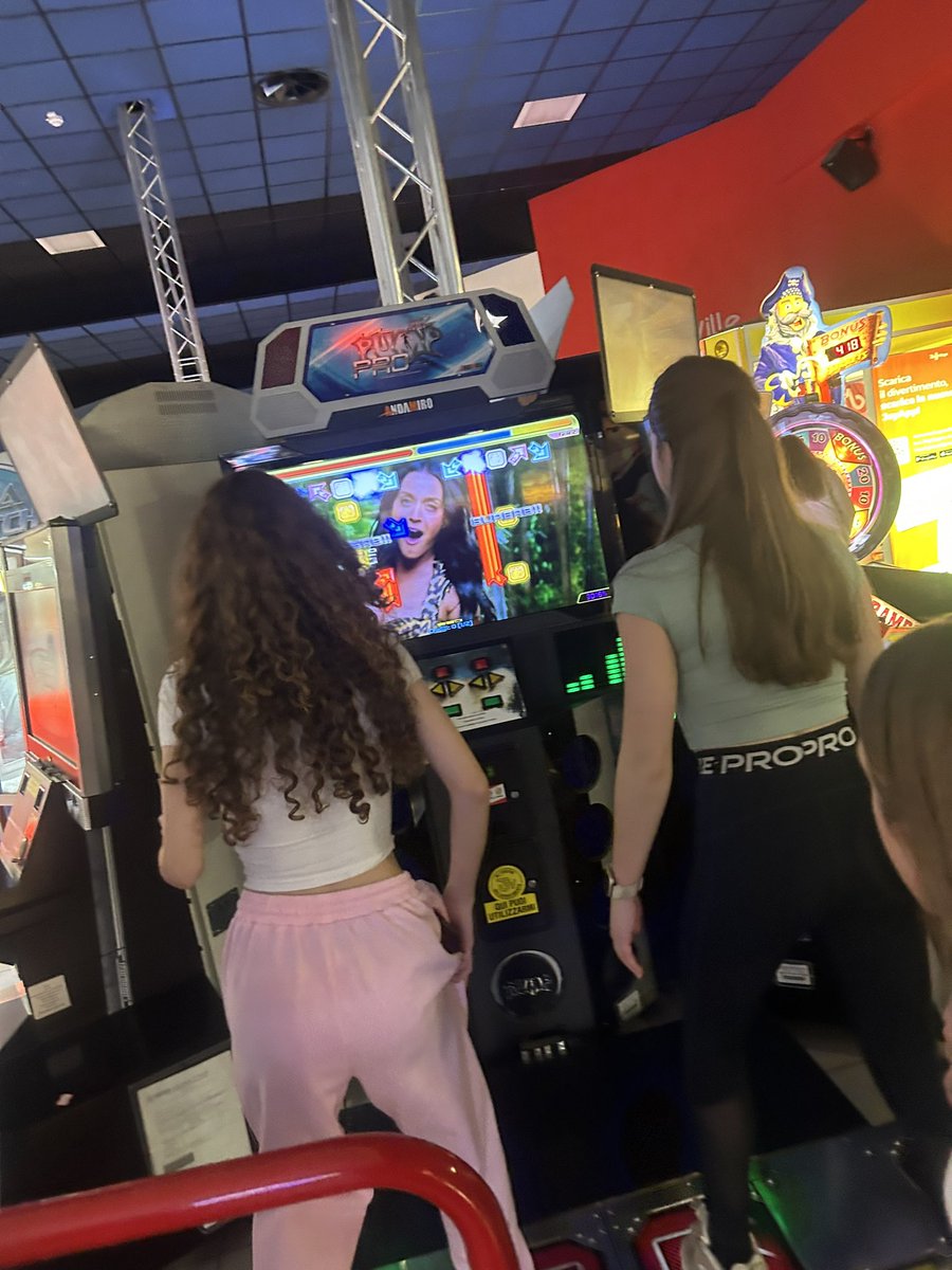 st_ambrose_pe's tweet image. Pupils enjoyed a fun night in the arcade 🕹️👾🐝 #ambees