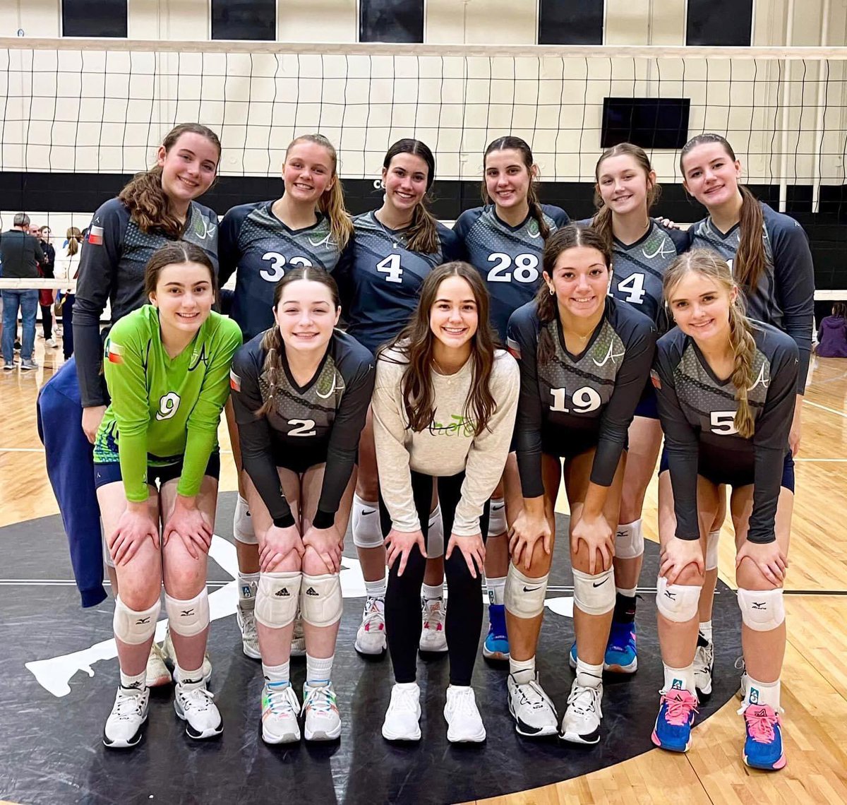 Emerson_Jones26's tweet photo. MLK 3rd Place with 16.1 @arete_athletics &amp; 5-1 finish @TourofTexasVB Invitational in Dallas!  Back to work getting better in our brand new facility! 💚💙@PDTexas @CoachMikeDZ @BigDMedia19 @GMsportsmedia1 @legerandmoon @AVCAPhenom @volleyengine @texasvbi @RealVolleyMom @WakelandVB https://t.co/yWvML8PqYo