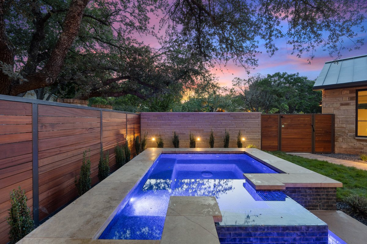Elite25Austin's tweet photo. Welcome to this stunning, newly constructed home in the prestigious Watersmark at Barton Creek community.

1200 Barton Creek Blvd, Unit 30 • 78735︱Offered at $3,375,000︱Contact Susan Doyle: 512.658.8229 / susan.doyle@compass.com » #elite25austin https://t.co/r6g3FFK9cP
