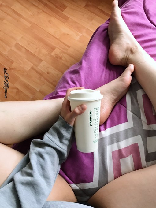 Tengo fans de pies por ac&aacute;? Para saber si subo m&aacute;s contenido de pies. https://t.co/zt7UA1wYJS