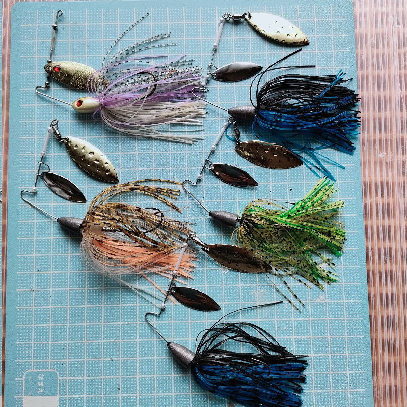 ontheroad_66's tweet image. 拾ったスピナベ見ながら自作する
BBスイベルの片方固定されてるなんて解らぬまま暗い帳の中で作り直した66の夜