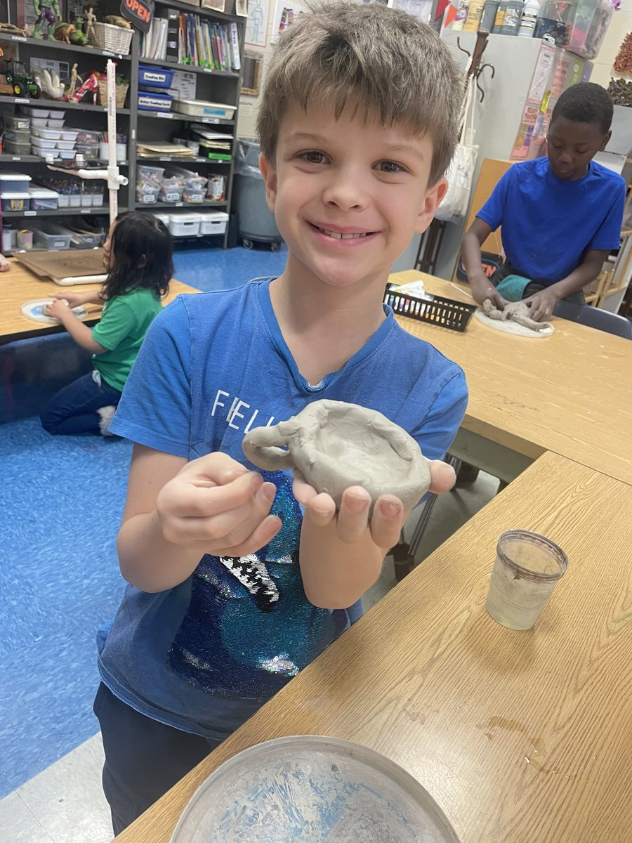 #2ndGraders working on their final clay piece with 2 expectations: use pinching & attaching techniques, otherwise it is entirely up to them. The play days allowed them to gain inspiration, let their hands learn more about the media & set them up for more successful final pieces