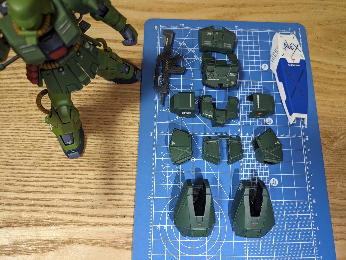 284Dial's tweet photo. こんにちは！

HGUC047_RX-78 NT-1_ガンダム NT1 （チョバムアーマー＆シールドとライフルのみ）完成しました！！
アーマーのグリーンが少し深すぎたかなぁと思わなくもないですが･･･

本体は現在表面処理をコツコツと進めてます！
地味で単調な作業だけど嫌いじゃない（笑

#ガンプラ
#プラモデル https://t.co/2dG90y2tFJ