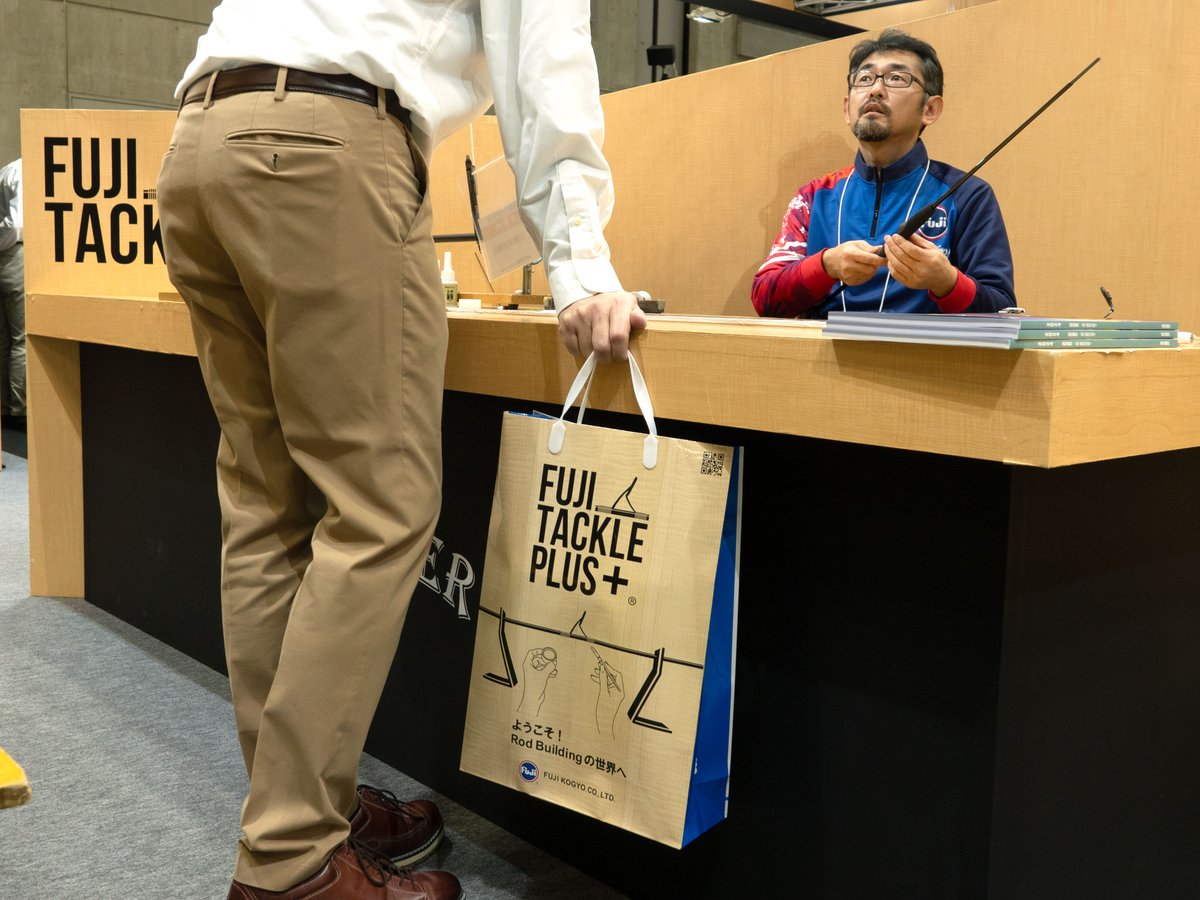 fujitackle_jp's tweet photo. 釣りフェス2024の公式手提げ袋になったFUJI TACKLE PLUS+。
富士工業ブースでは認定ビルダーの作業風景を見て、会話できるデモンストレーションを行っています。
ロッドビルディングの楽しさをぜひご体感ください。
#釣りフェスティバル2024
#富士工業 #FUJITACKLEPLUS https://t.co/yz86p3sunx