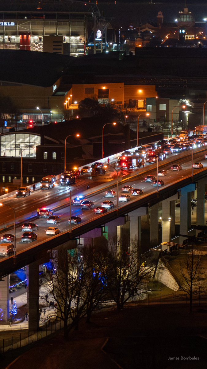 The #GardinerExpressway is going to be closed for a while after a collision (alleged street racing according to <a href="/CP24/">CP24</a>) on the eastbound lanes. #Toronto