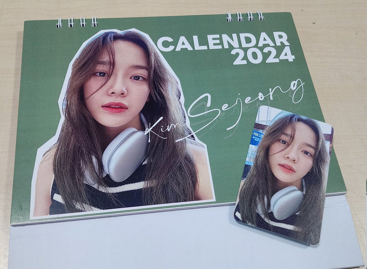 SuthawanThana's tweet photo. แจกจ้าาาาาาา แจกๆๆๆๆ 10 ชุด 🥰🥰
ปฏิทินตั้งโต๊ะ 2024 ขนาด 6×8 นิ้ว พร้อมการ์ด
ดีไซน์บาย @tongta_18 
//ค่าส่งก็ไม่ต้องออกจ้า
//รีทวิต���ต้โพสต์นี้พอ สุ่มแจกวันจันทร์ 22/1 บ่ายสองนะจ๊ะ https://t.co/02c10s5b2A