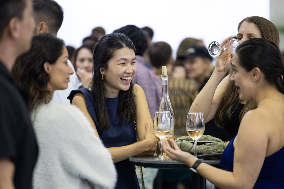 Wow, Singapore! 🌟 The #ARTSG Vernissage was a night to remember! The vibrant atmosphere, mind-blowing artworks and the energy of the crowd made it an unforgettable experience. The fair is open from 19-21 Jan. 🎟️ artsg.com/tickets
