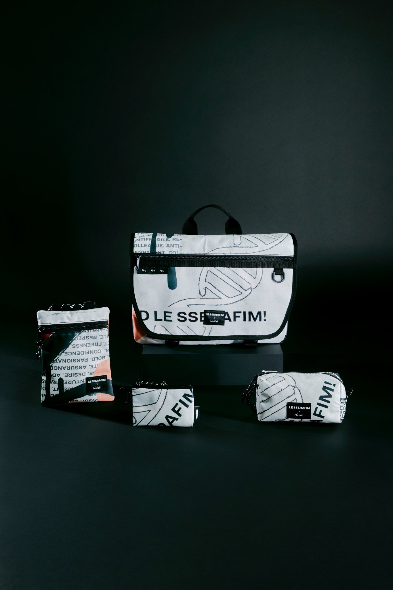 LE SSERAFIM Nukak Upcycling Merch ポーチ GEK6iFxasAAO4p_.jpg:large
