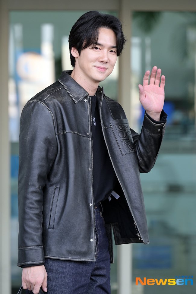 DEAR__YOO's tweet image. 잘 댕겨와요👋🏻 

#유연석 #yooyeonseok #파리패션위크