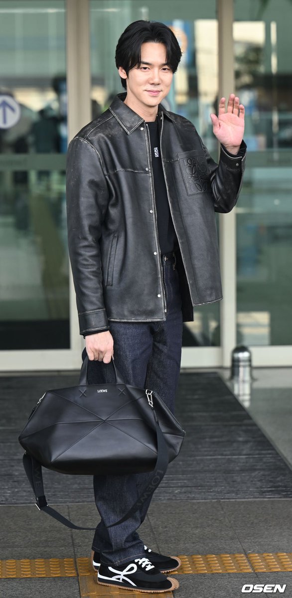 DEAR__YOO's tweet image. 잘 댕겨와요👋🏻 

#유연석 #yooyeonseok #파리패션위크