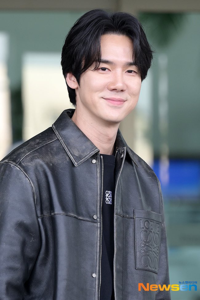 DEAR__YOO's tweet image. 잘 댕겨와요👋🏻 

#유연석 #yooyeonseok #파리패션위크