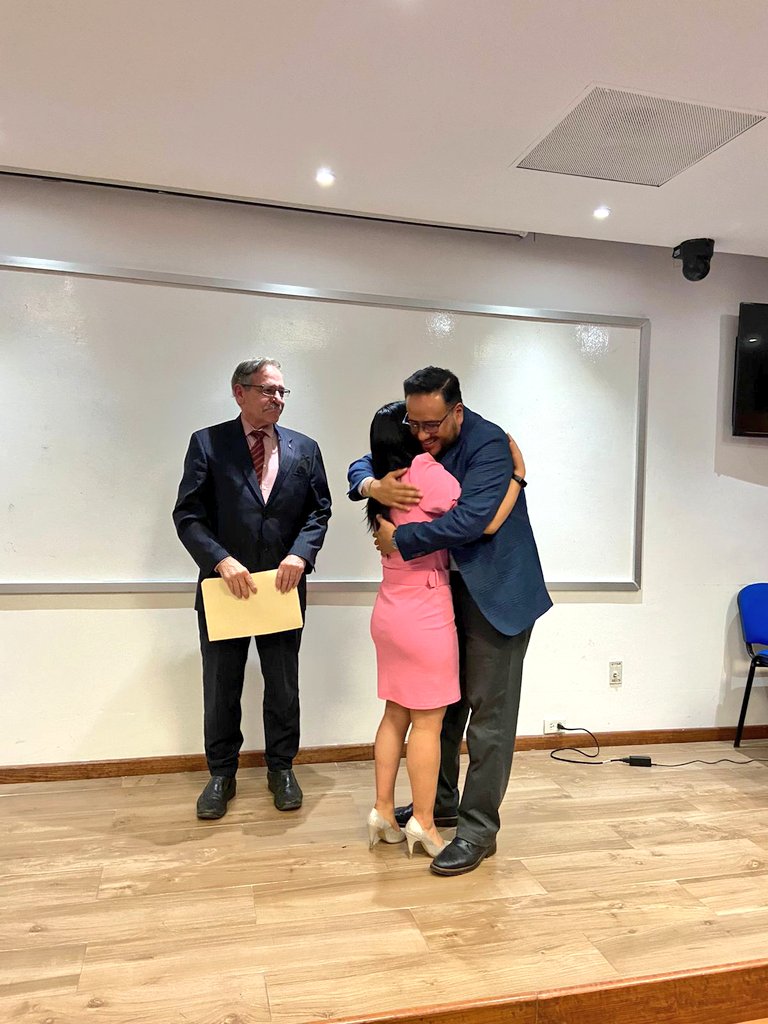 Very happy to see our group member <a href="/karenro_blero/">karen roblero</a> <a href="/iquimicaunam/">Instituto de Química</a> present and defend her BSc thesis with such professionalism!! Felicidades Karen for your work on Dual-State Emitters, way to go! Congratulations also to her mentor <a href="/lianbtd9/">Lizbeth Rodríguez</a> whom led the work on a daily basis! 🇲🇽 🎉