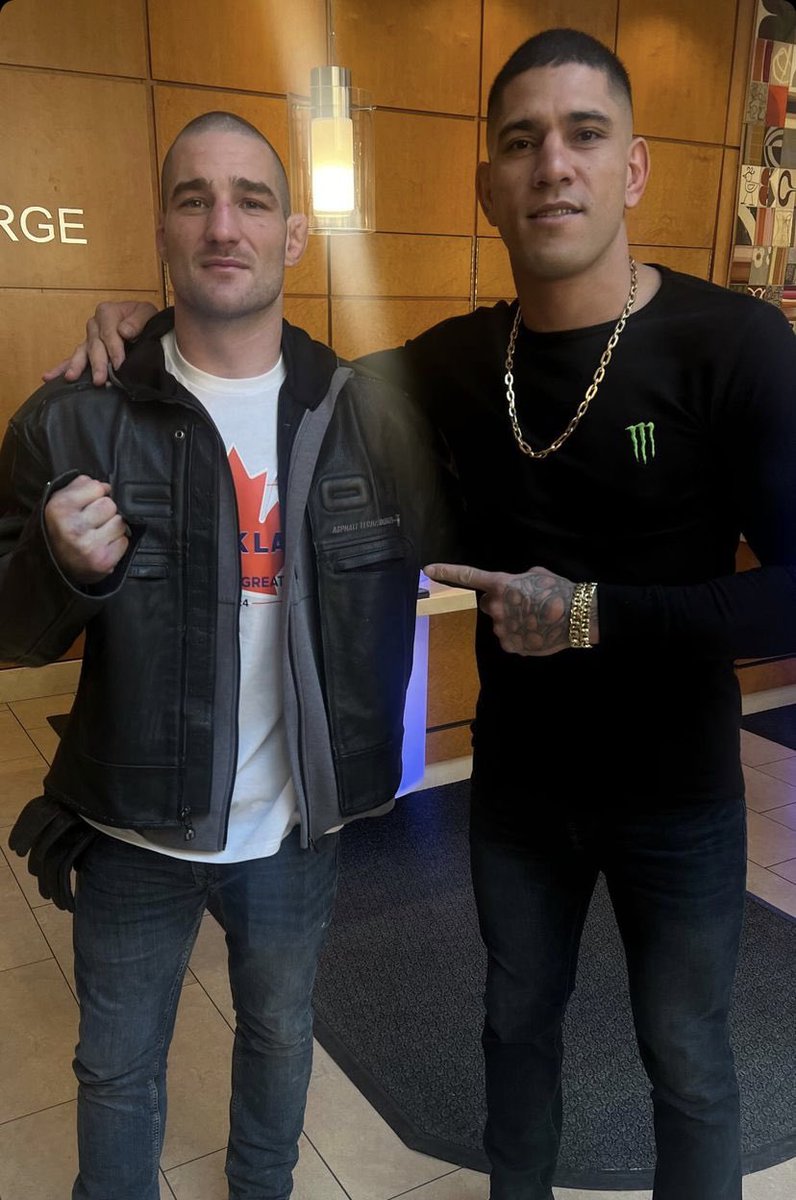 Alex Pereira came to Toronto to support his friend Sean Strickland ❤️🤝 
#UFC297 #UFC #MMA