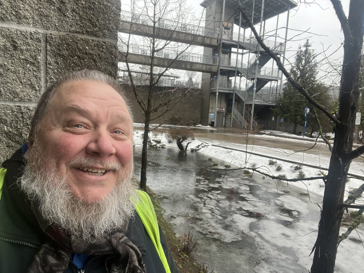 Dan_Christensen's tweet image. Ice storm replaced by cold rain and winds. What a winter. Roll Easy and Roll safe. @trimet #Portland #busdrivers