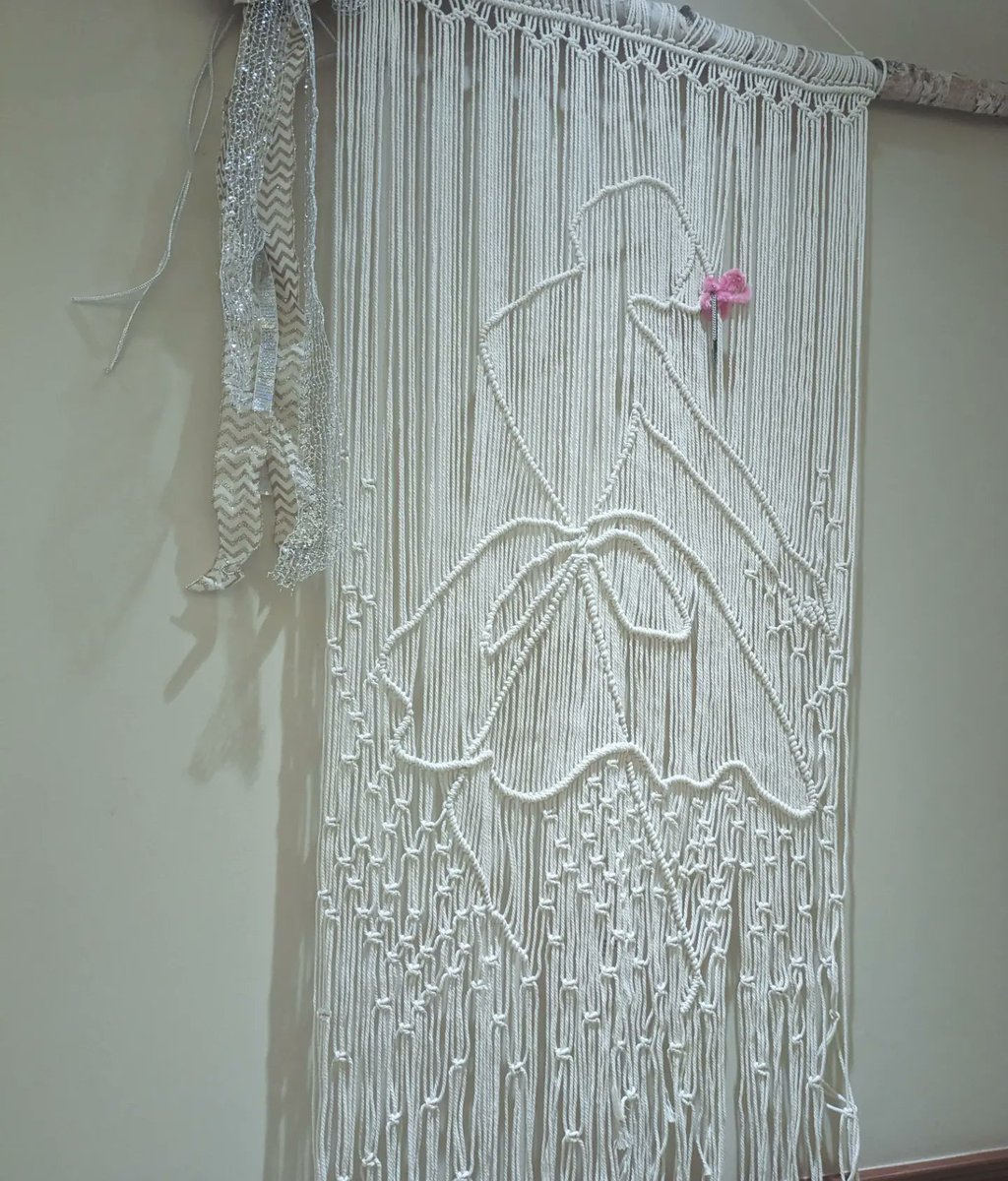 NightingaleNote's tweet photo. Dance to your dreams' - The Ballerina, my macrame art piece is on display at the Emory hospital gallery exhibit. 6ft*2ft
The only weight lifting I may ever come close to doing in my life with conviction is tote and prop of my art pieces #Emoryhealthcare #johnscreekartscenter https://t.co/qj1P3a8ufM