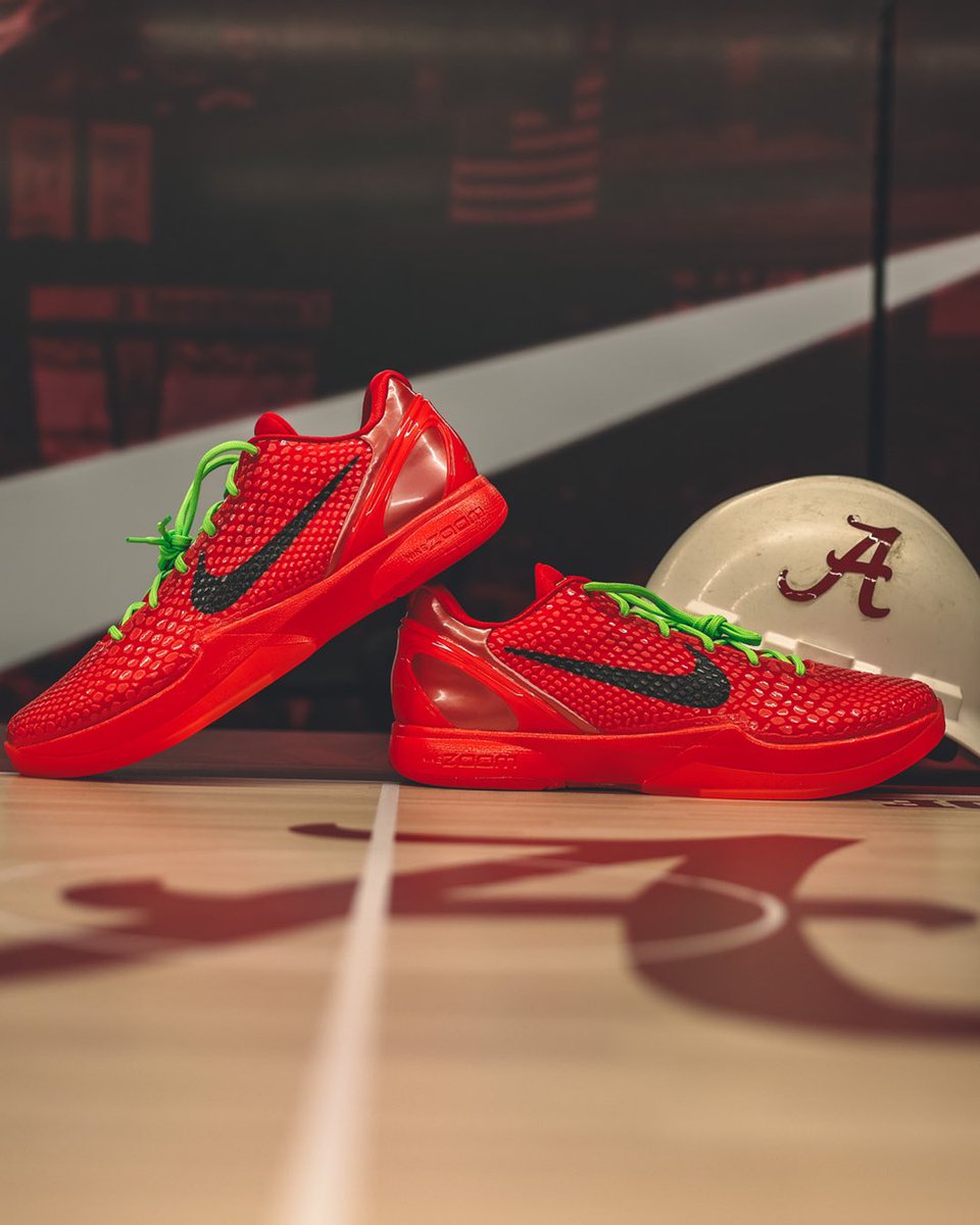 AlabamaMBB's tweet photo. Special delivery to Coleman 📦 

#RollTide | #BlueCollarBasketball https://t.co/CdXISje1cf