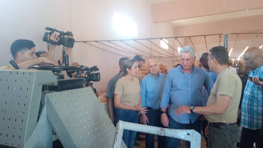 De frente a las restricciones impuestas por el bloqueo del gobierno estadounidense contra Cuba,  pero siempre de manos de la eficiencia la Empresa Laminados Concepción  apuesta por diversificar su surtidos bajo la premisa de sustituir importaciones y potenciar las exportaciones.