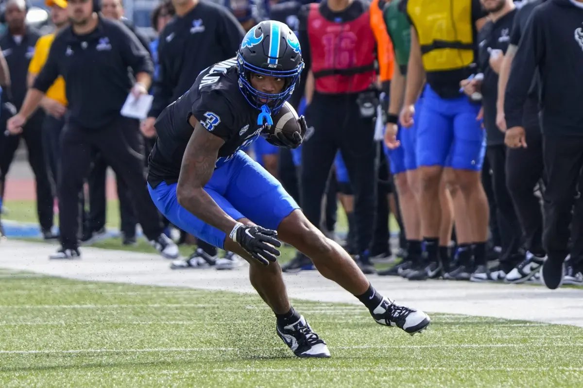 🚨2024 <a href="/CGSAllStar/">The College Gridiron Showcase</a> Player Spotlight

➡️ WR <a href="/DarrellHarding0/">Darrell Harding Jr</a> of <a href="/UBFootball/">Buffalo Football</a> 

☑️ 2023 ➡️ 23 receptions for 451 yards with 3 TD’s

☑️ 3⭐️ recruit coming out of HS 

☑️ Wingspan ➡️ 80 1/4 👀

#CGS2024