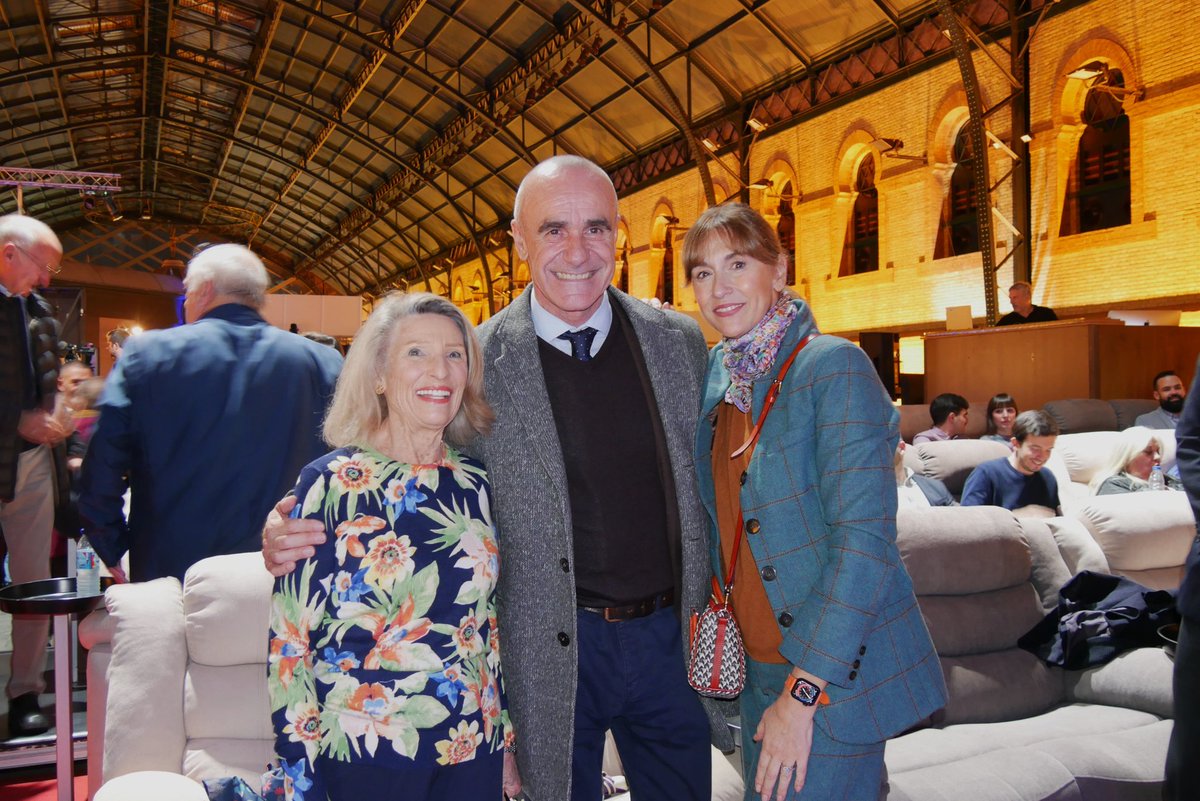 antoniomunozsev's tweet photo. Acertados reconocimientos de la Iniciativa Sevilla Abierta a @FlamencoHeeren y a @Sevquieremetro que ponen tanta pasión en llevar Sevilla donde merece.

#PremiosISA https://t.co/rIbQCSvtA4