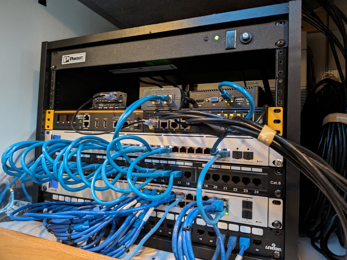 WestNetworksLLC's tweet image. In Illinois, we upgraded this #mobilecommand #firstresponder unit from #cradlepoint to 6x #5G HD1&apos;s synergized to an SDX to a fusionhub virtual appliance. #peplink #speedfusion #bonding combines #starlink #5g and anything else into a reliable session persistent VPN.