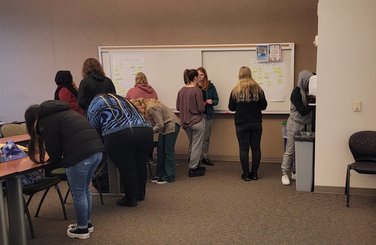 hydro_kyleb's tweet photo. "What is Environmental Science?" gallery walk from my "ENS251 Intro to Env Sci" class @UISedu this morning! Always love hearing our students' perspectives and sharing in their enthusiasm! #NewFaculty #EnvironmentalScience #TTlife #Undergrads https://t.co/UPREGuihB7