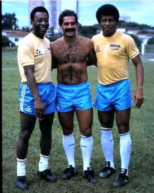 Pelé

Rivellino  

Jairzinho

Three women with short female arms, large torsos, hips, meaty thighs, a female Q angle.

ˢᴼᵁᴿᶜᴱ:ᶠᵒʳᵉⁿˢⁱᶜᴬⁿᵗʰʳᵒᵖᵒˡᵒᵍʸ