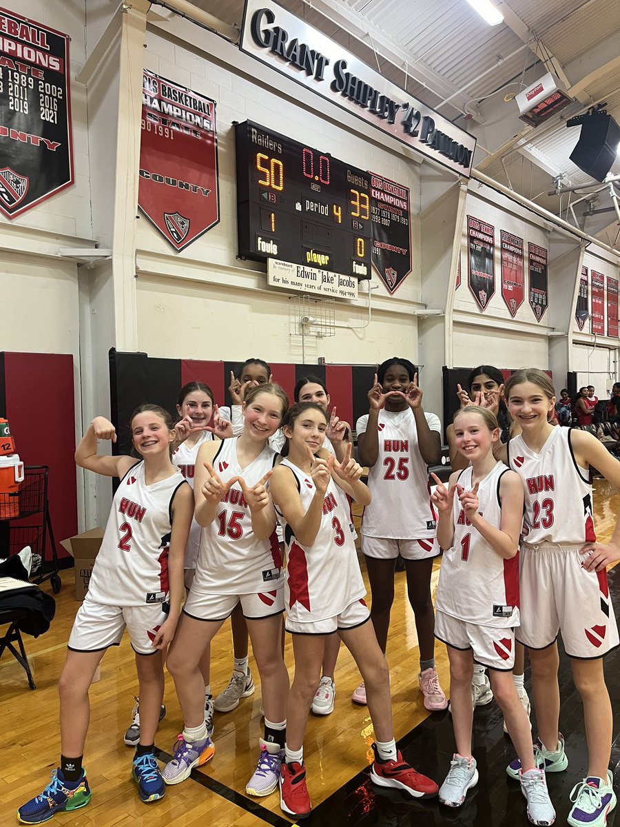 Congrats to middle school A team on their win in the ‘big gym’ today. They’re now 6-0!!

#HerAtHun #HunStrong #HUNgry #OnTheHUNt #basketball #girlsbasketball #newjerseybasketball #NJSIAA #empowerwomen #femalesports #wolfpack #energy #middleschool