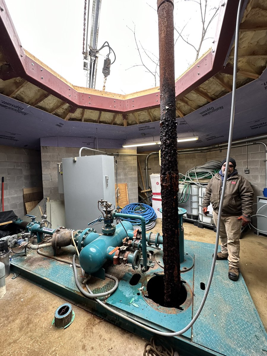 COMPLETEWELLLI's tweet photo. Pulled 2 25HP short shafts today. Packing glands will be rebuilt and all new shaft, bowls and column will be installed. https://t.co/YApLcyucXi