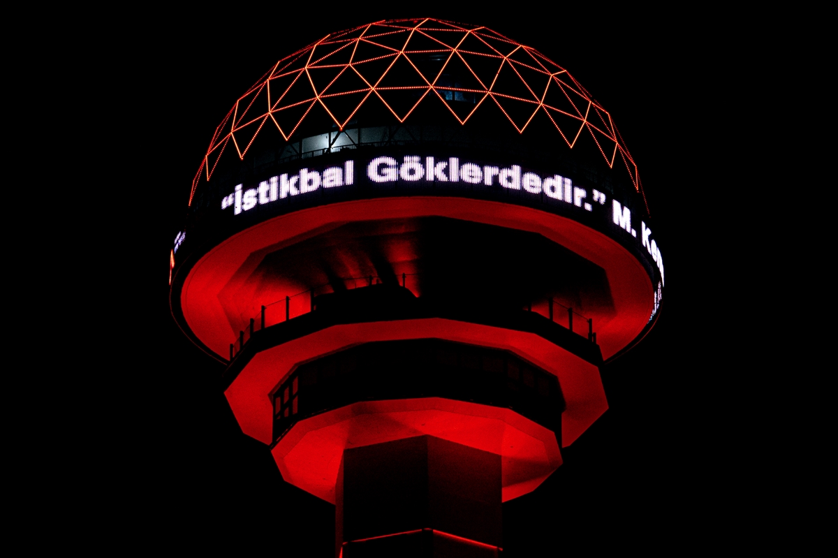 Ankara'da, Mustafa Kemal Atatürk'ün 'İstikbal Göklerdedir' sözü ışıklandırıldı.