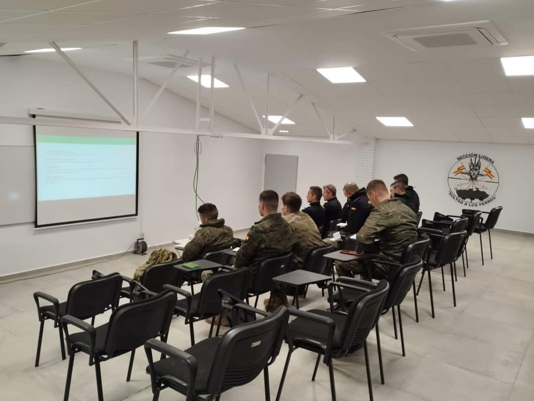 FUTER_ET's tweet photo. Comienza el curso de tiradores de precisión organizado por el Regimiento de #Caballería #España_11  en el que participa personal de la Policía Nacional y Guardia Civil.  POR ESPAÑA Y PARA ESPAÑA... EN EL ESPAÑA #somostuEjército https://t.co/i4Ql5lNFTK