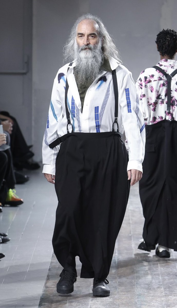 misss_ff's tweet photo. Wim Wenders and Warren Ellis walking for the Yohji Yamamoto menswear show in Paris - legends only @warrenellis13 https://t.co/SgolXIgo4G