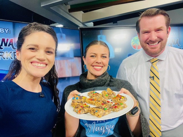 nataliegparsons's tweet photo. On this week's #MixingWithMaggieWITN, @WITN's #ENCatTHREE shows you how to make some HOMEMADE CHEWY GRANOLA BARS! View the FULL SEGMENT &amp; RECIPE here: https://t.co/5TGKmXxA5y (@IronmongerWX) https://t.co/0xOwzA0koO