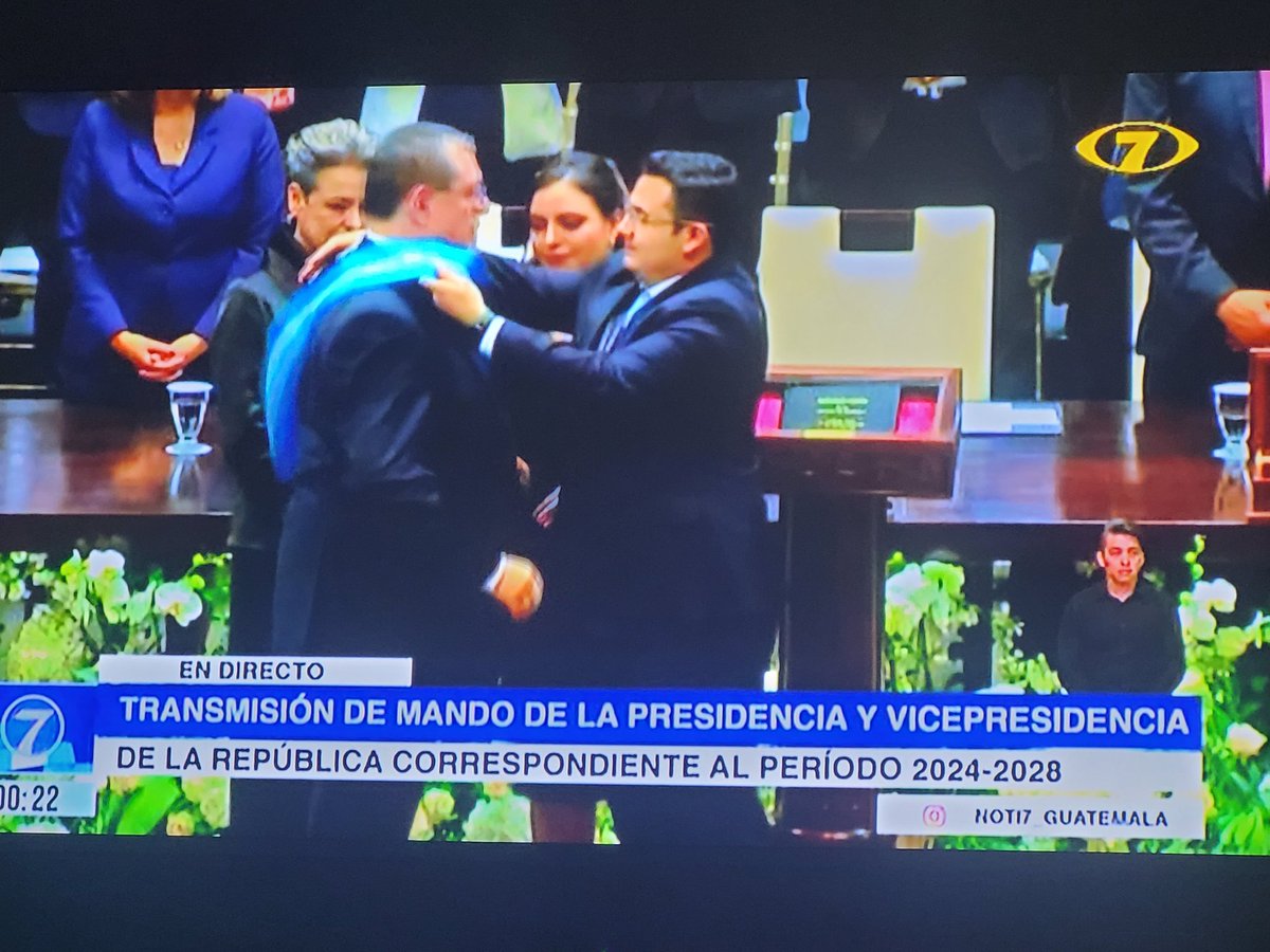 kleoestrada's tweet photo. Esto @samuel_pz nadie lo borra de la memoria de los guatemaltecos que creemos en ustedes! Aqui nadie da un paso atrás.  4 dias fueron suficientes para ser el mejor presidente del congreso que hayamos tenido! https://t.co/zQBzFgJYzS