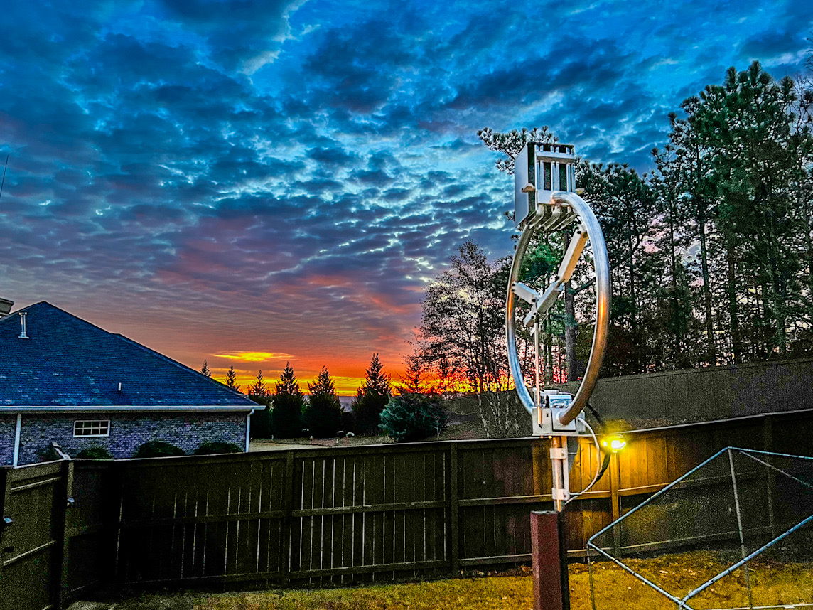 1sockmonkey's tweet image. Adam should consider getting an antenna like mine though... it&apos;s the best, and it only has to be 6&apos; above the ground, and it&apos;s stealthy if you put it in the back yard. #MagLoop #CiroMazzoni #BabyLoop #Antenna 

In the evening!