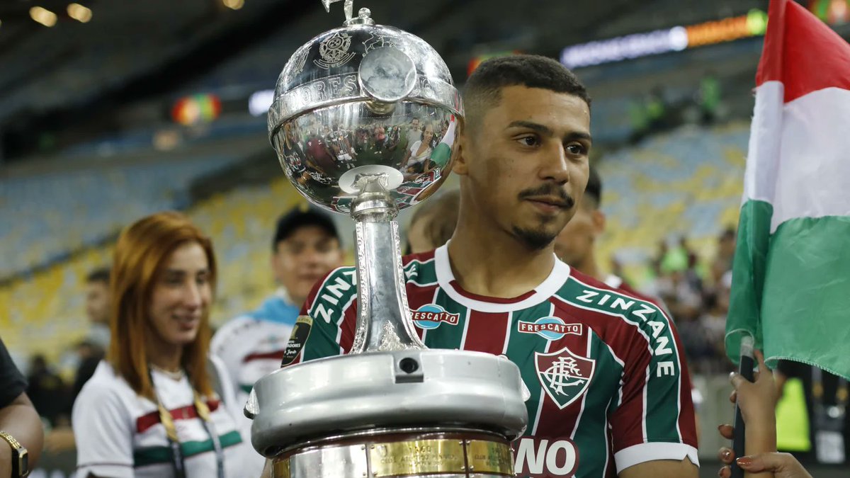 Fulham se mexe nos bastidores para avançar pela compra do volante André. Internamente, o Fluminense trabalha há meses com uma venda de aproximadamente 30 milhões de euros (R$ 161 milhões) e aguarda uma oferta oficial. O clube londrino, por sua vez, nunca se mostrou muito…