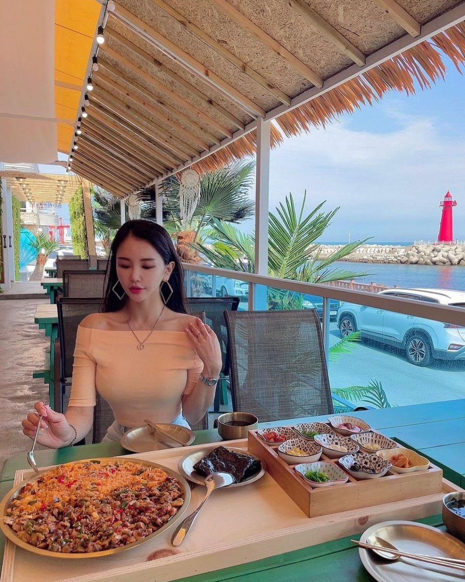 Spring sleepiness, summer tiredness, autumn fatigue, winter sleep, four seasons like a dream.