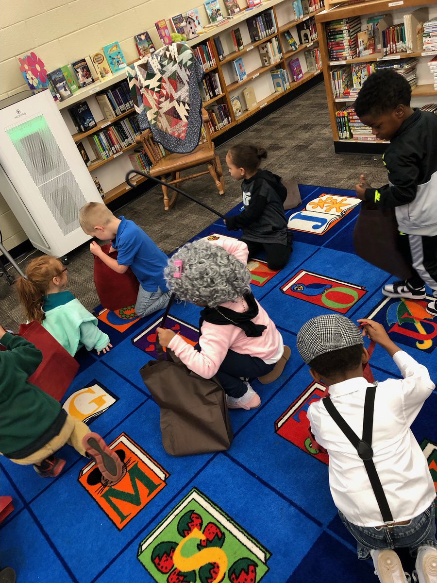HeardMixon's tweet photo. Newton County Media Services celebrates 100 days of school with Pre-K! New books, new bags, new fun!  #ncssbethebest https://t.co/39RYuA5rMd