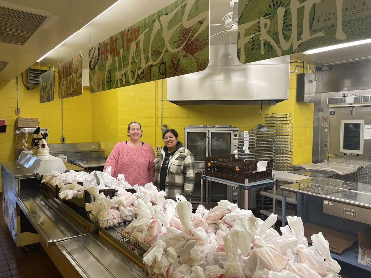 We distributed bags of food for our students to take home tonight. We are grateful to our cafeteria manager/team for preparing all 350 bags. <a href="/WGES_mcps/">Washington Grove ES</a> <a href="/CSconnect_MCPS/">MCPS Community Schools Team</a>