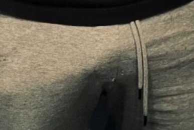 RosarinoPT's tweet photo. Mas de Mati... futbolista urugayo... le encanta mostrar todo lo que tiene para dar ... 🤤 #bulto #futbolista #uruguayo #bulge #paquete #mojado #manguereandose #veranitosexy #verani https://t.co/2SDo0Cc1nG