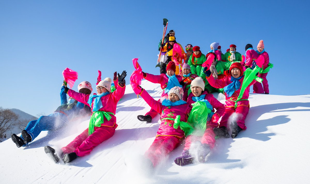 Winter activities in jilin❄️❄️❄️☃️⛄️🏂🏂⛷⛷
#NihaoChina #jilin #iceandsnow #skiing #Changbaimountain #drifting #hotsprings