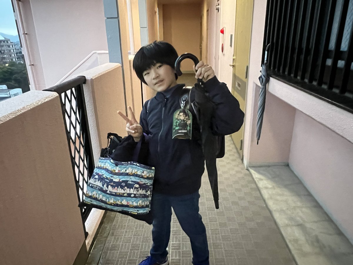 HALTO13906322's tweet photo. 今日は雨…
荷物多いけど濡らさないように気をつけていってきまーす❗️

今日は事務所のレッスンもあるから大忙し❗️

 #楠陽翔  #くすはると  #HALTO 
 #テアトルアカデミー 
 #テアトルアカデミー福岡  
#パニパニ応援団 https://t.co/CVpy31GCk0
