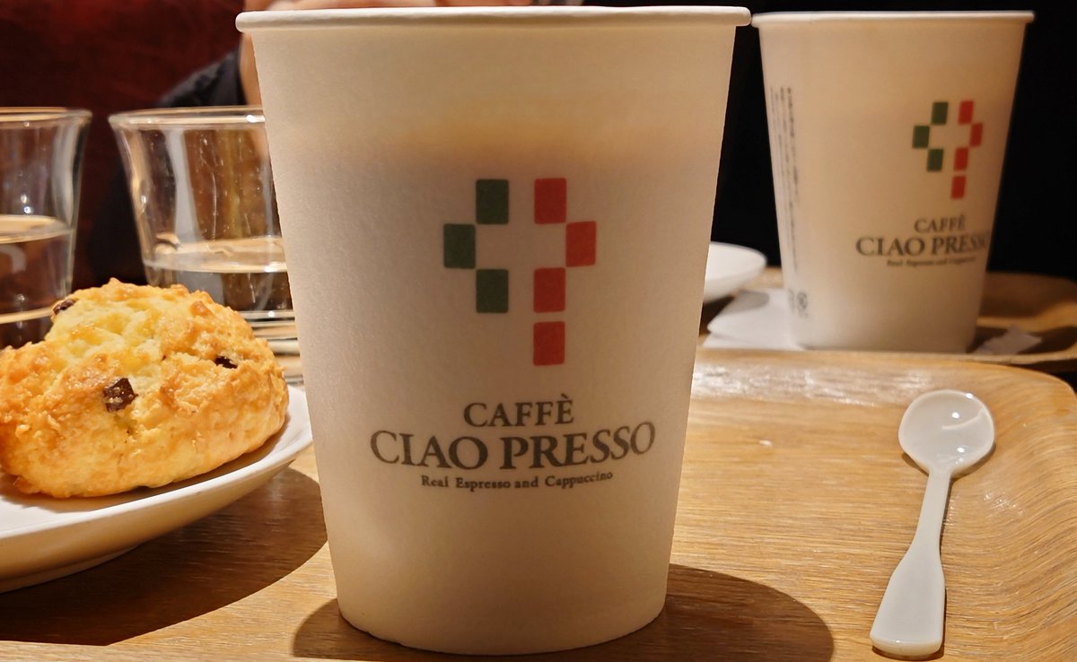 HIRO_JO3WGV's tweet photo. It's coffee time. ☕
#cappuccino 
#cafeciaopresso 
#cookhouse  
#sweetredbeanbun 
#coarsebeanpaste 
#mashedbeanpaste  
#chocolatechipscone
#カプチーノ 
#カフェチャオプレッソ 
#クックハウス 
#北海道小倉あんぱん 
#しっとりチョコスコーン 
A day that starts with a cup of  coffee... https://t.co/rkwxwLZo2P