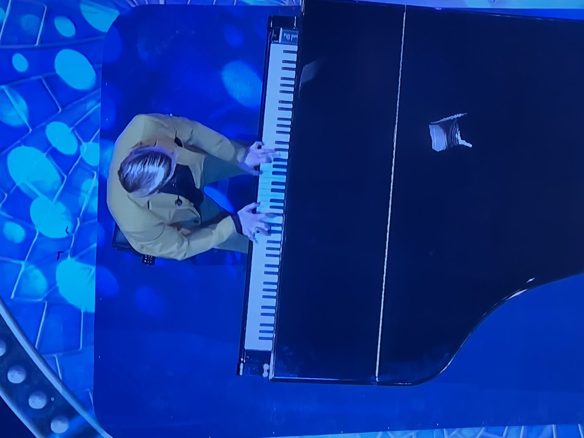 Grazie <a href="/MatthewLeeMusic/">MATTHEW LEE</a> che talento incredibile
  #splendidacornice