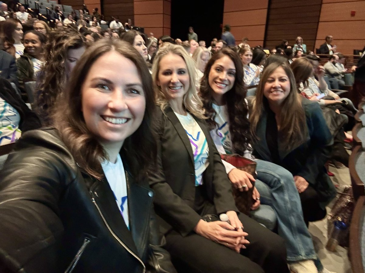 sam_soleil's tweet photo. Feeling motivated and ready take on the year with this AMNazing team after the @AMNHealthcare 2024 Company Meeting! We are ONE TEAM 💜 ONE DREAM 💙 ONE AMN 💚 https://t.co/jOcr5b9Kr8