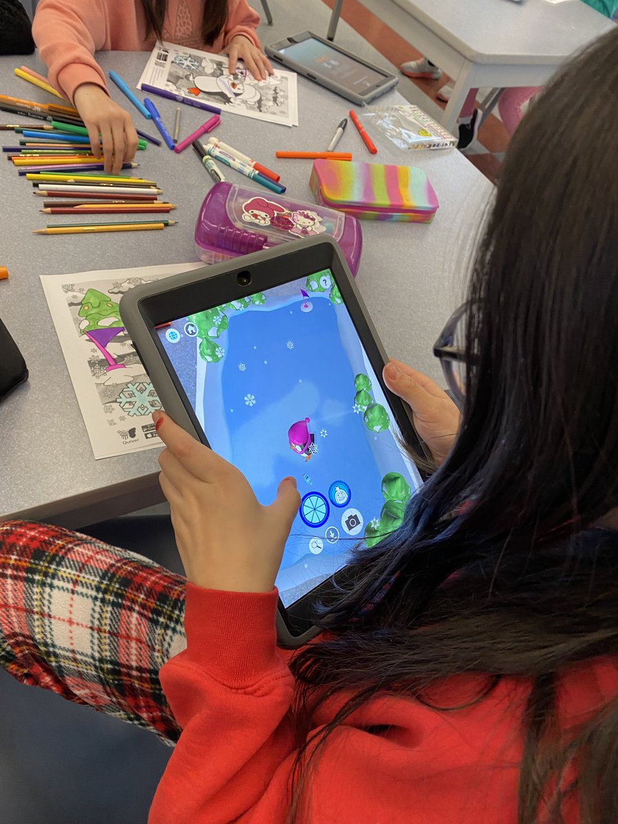 MsSchmidtTL's tweet image. The Grades 4 &amp;amp; 5P classes at @stjuliabilliart learned about Virtual Reality vs. Augmented Reality through a fun activity with their little penguin friend Penfold thanks to @quivervision📱🐧 @TPaniculam @YCDSB @DomenicScuglia