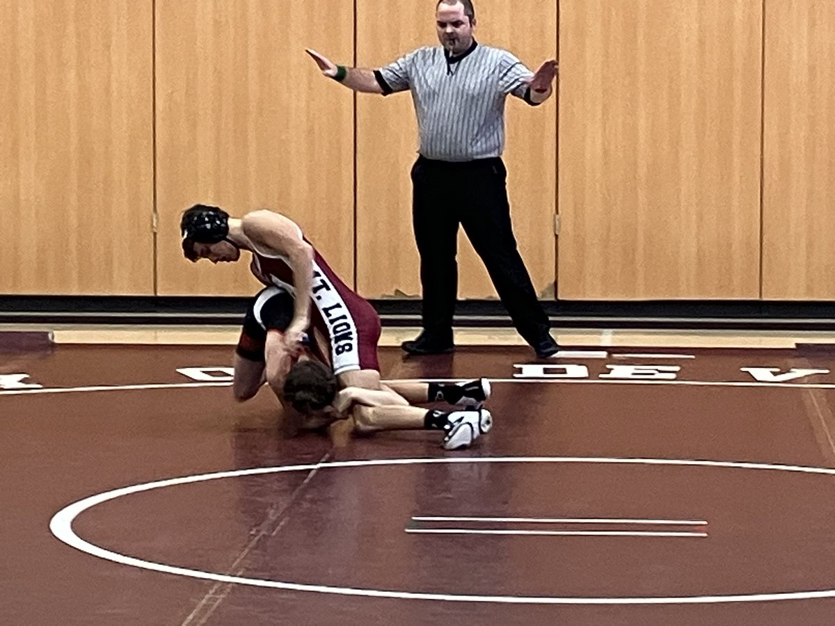 AAJHS wrestlers getting the win vs Dubois at the Fieldhouse.   <a href="/AASDSuper/">AASD Superintendent</a> <a href="/AAHSStuCouncil/">AAHS StudentCouncil</a> <a href="/altoonastrength/">Altoona Speed and Strength</a> @AltoonaEcho #AltoonaProud