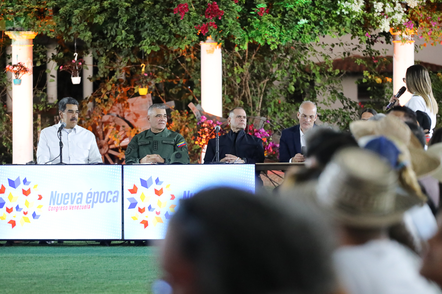 #Ahora Pdte. <a href="/NicolasMaduro/">Nicolás Maduro</a>: Venezuela debe ir a insertarse en la belleza del mundo nuevo que ha surgido

#18Ene
#VenezuelaFuerzaEconómica